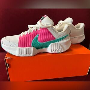 Nike Zoom Challenge
Women's Pickleball Shoes- Size 8